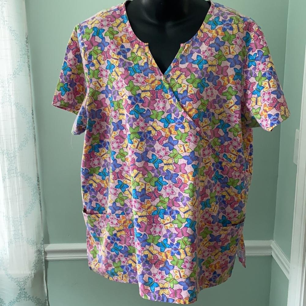 Fashion Scrubs brand butterfly top Size Large